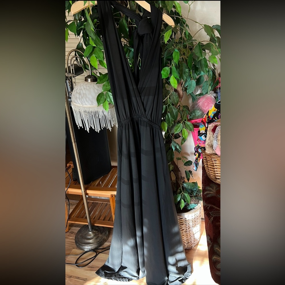 Black Sleeveless V-Neck Wrap Gown